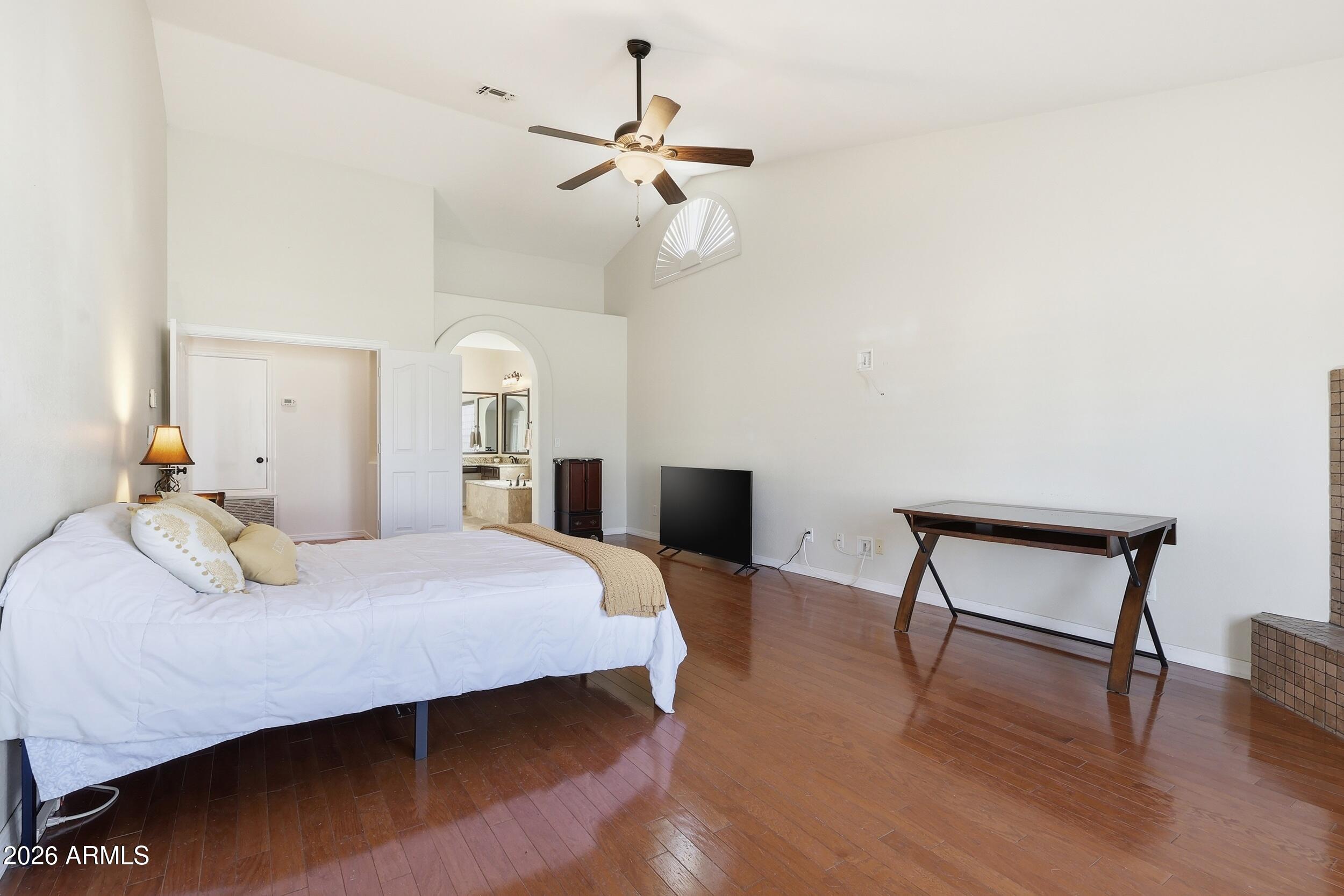 1133 N Peppertree Drive