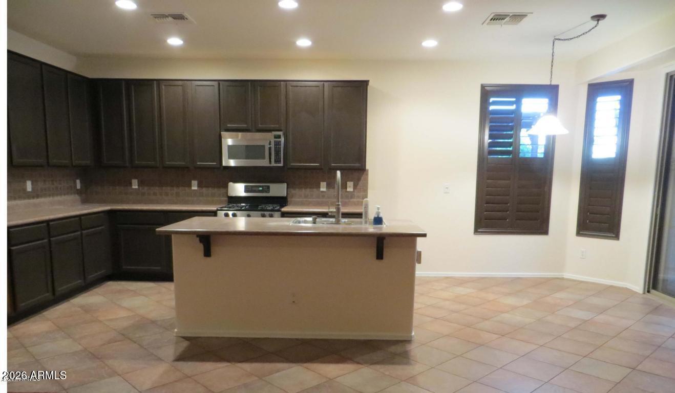 1162 E SPRINGFIELD Place