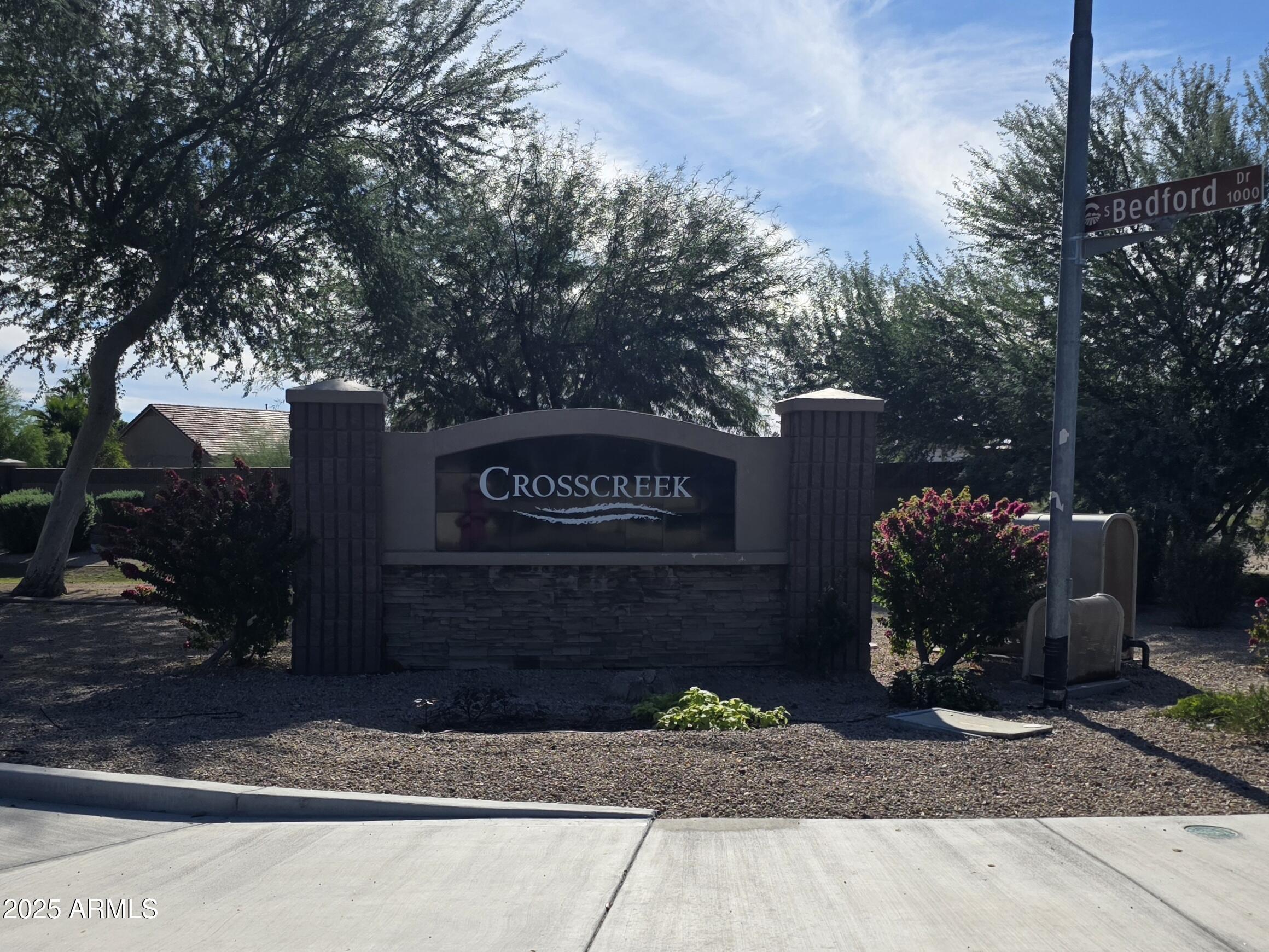 1162 E SPRINGFIELD Place