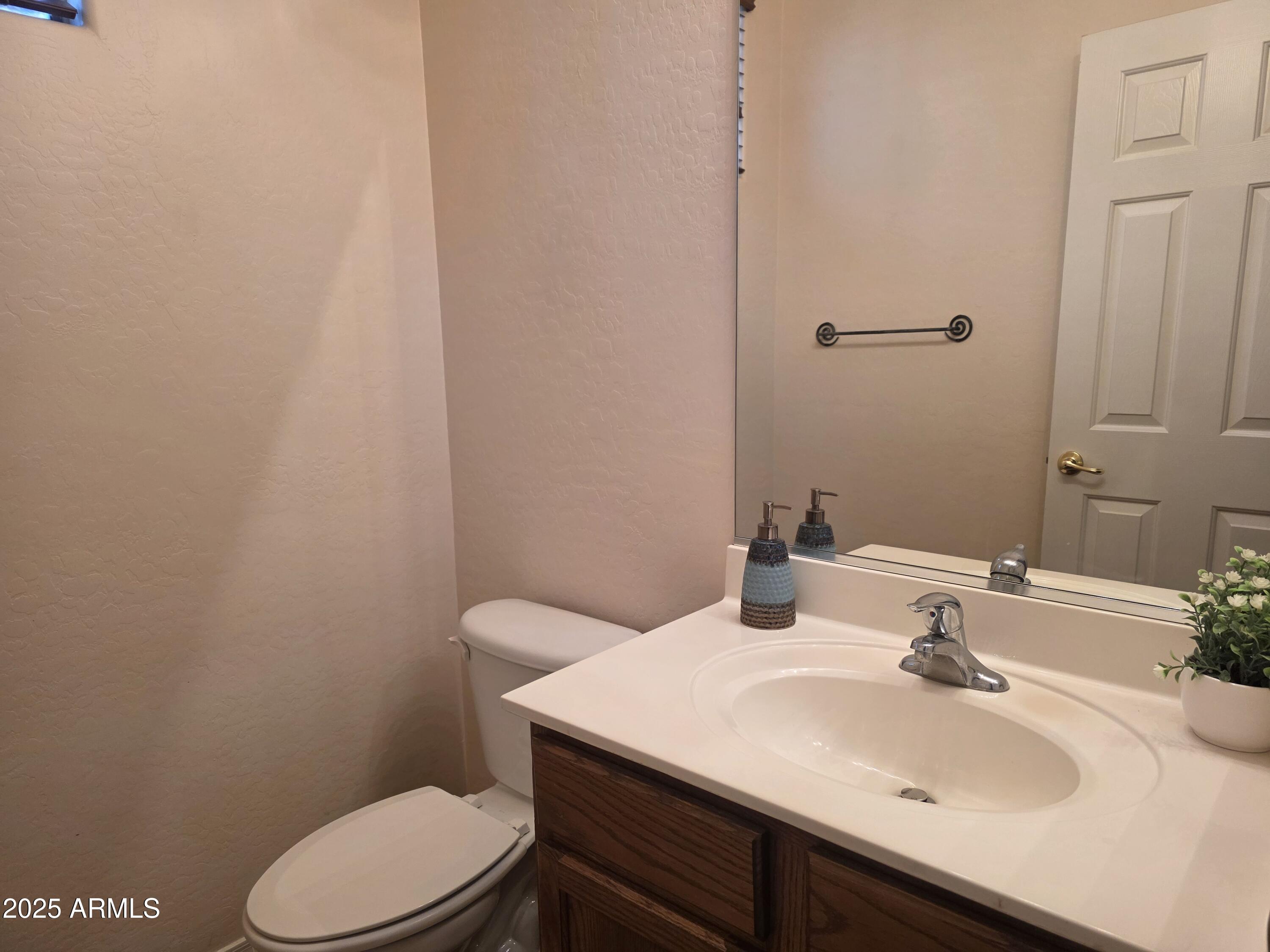 1162 E SPRINGFIELD Place