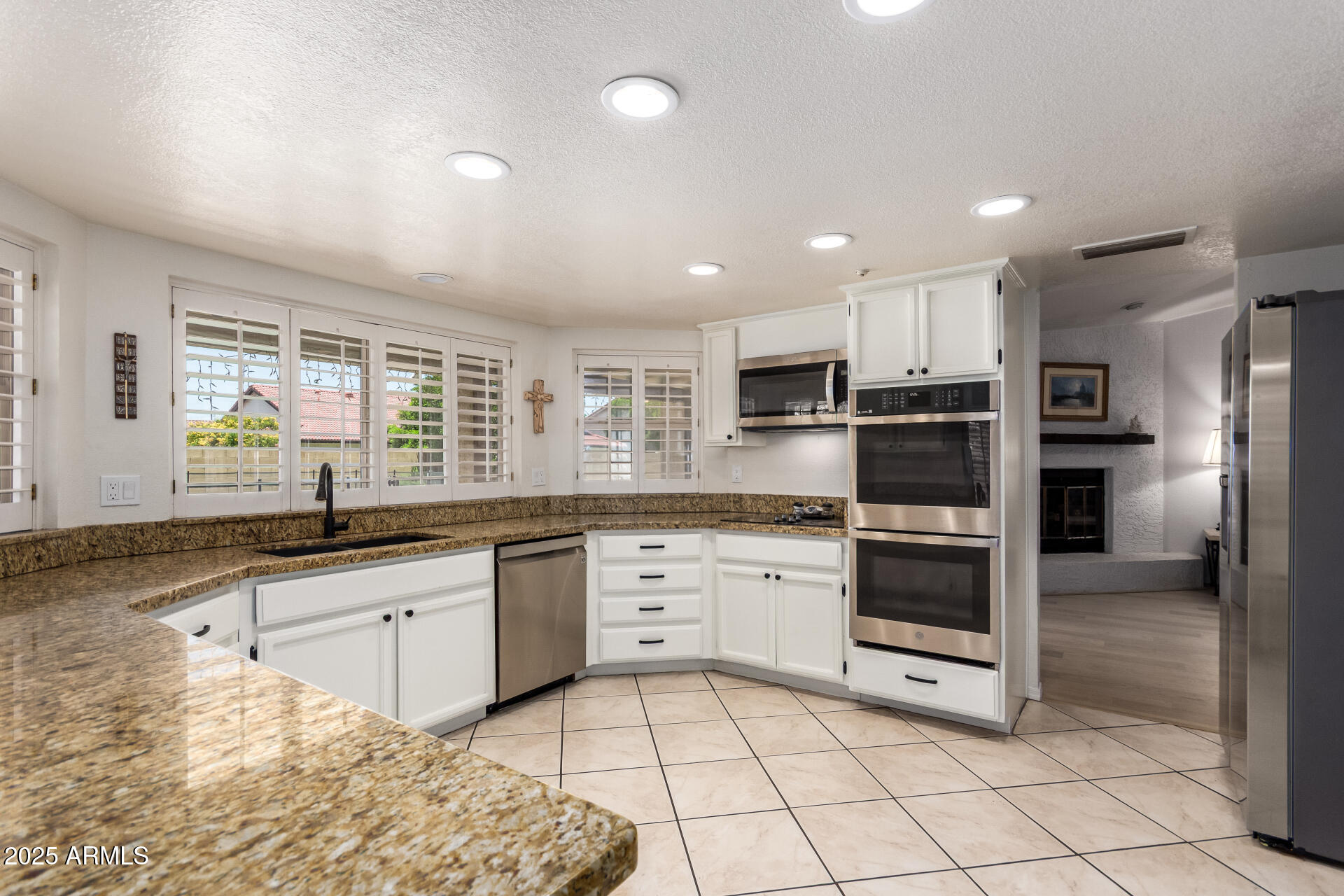 400 W CROFTON Street