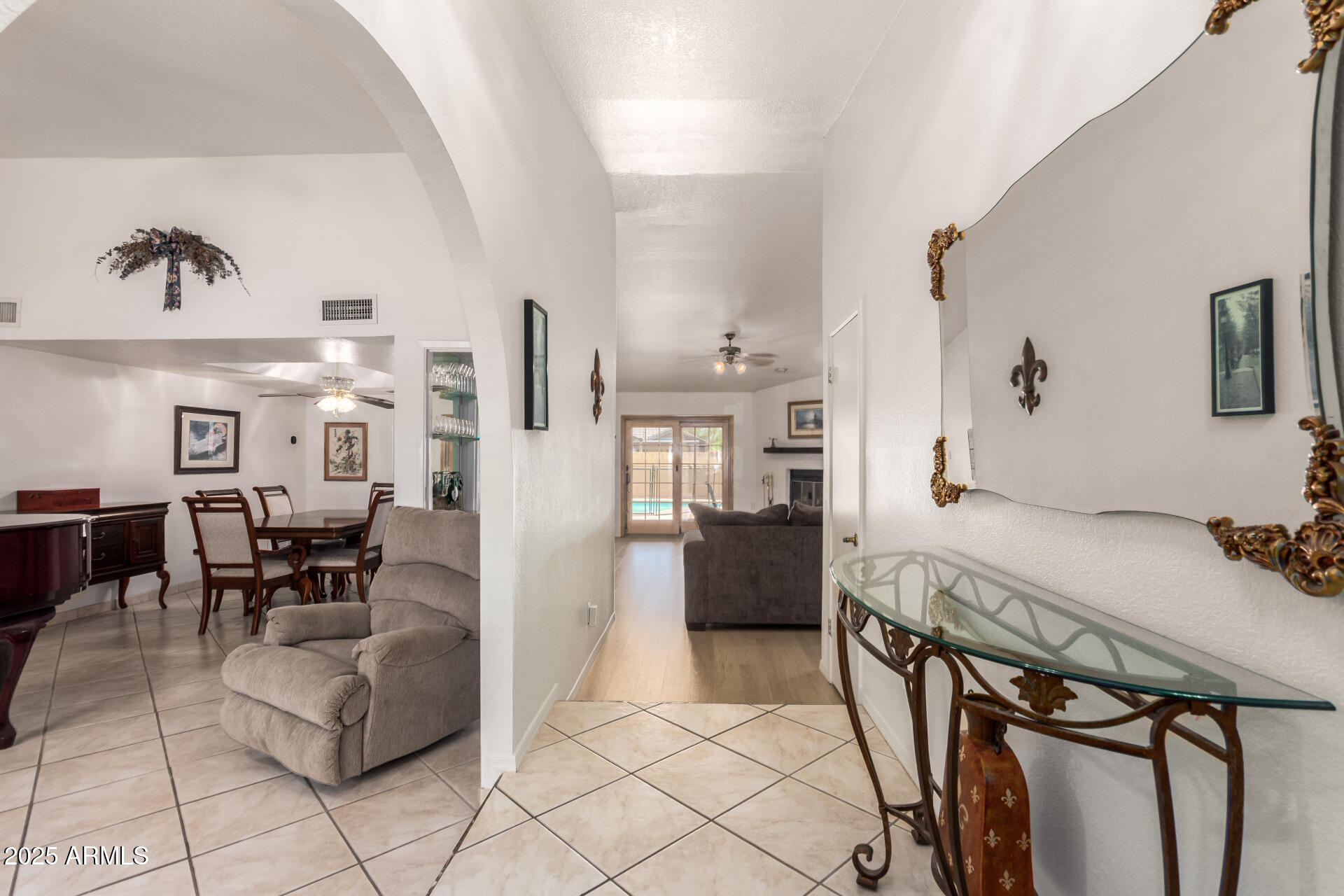 400 W CROFTON Street