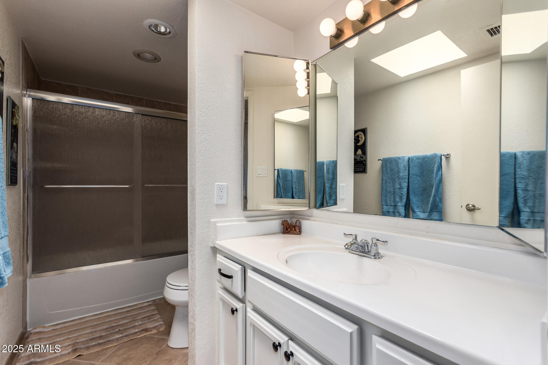 400 W CROFTON Street