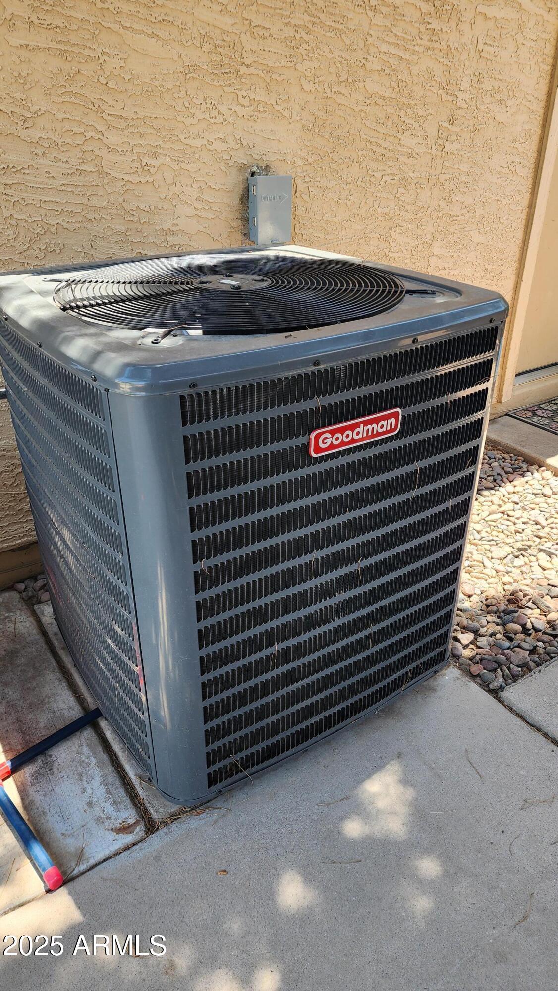 400 W CROFTON Street