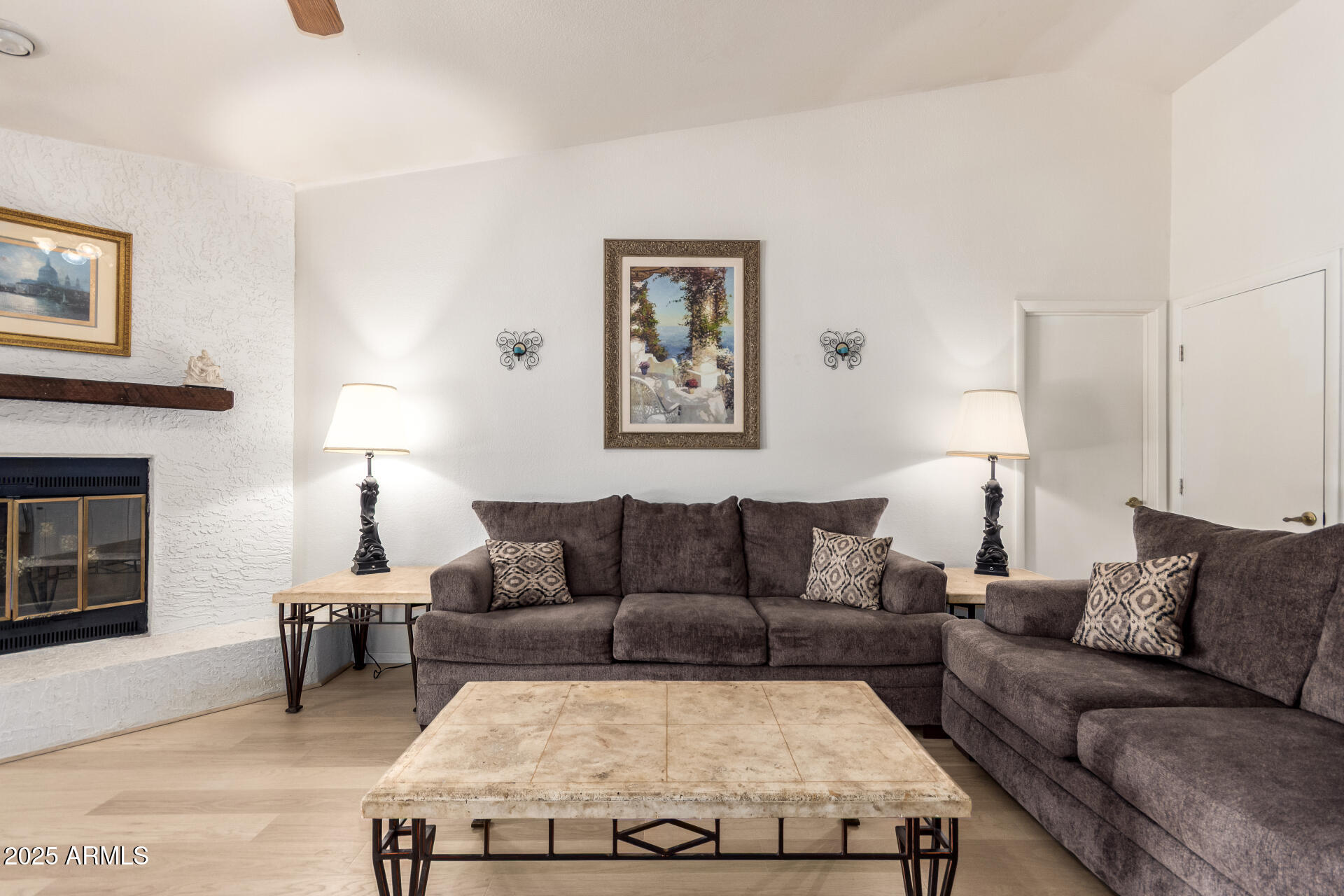 400 W CROFTON Street