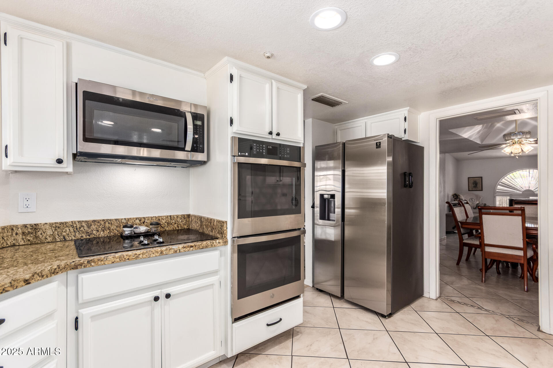 400 W CROFTON Street