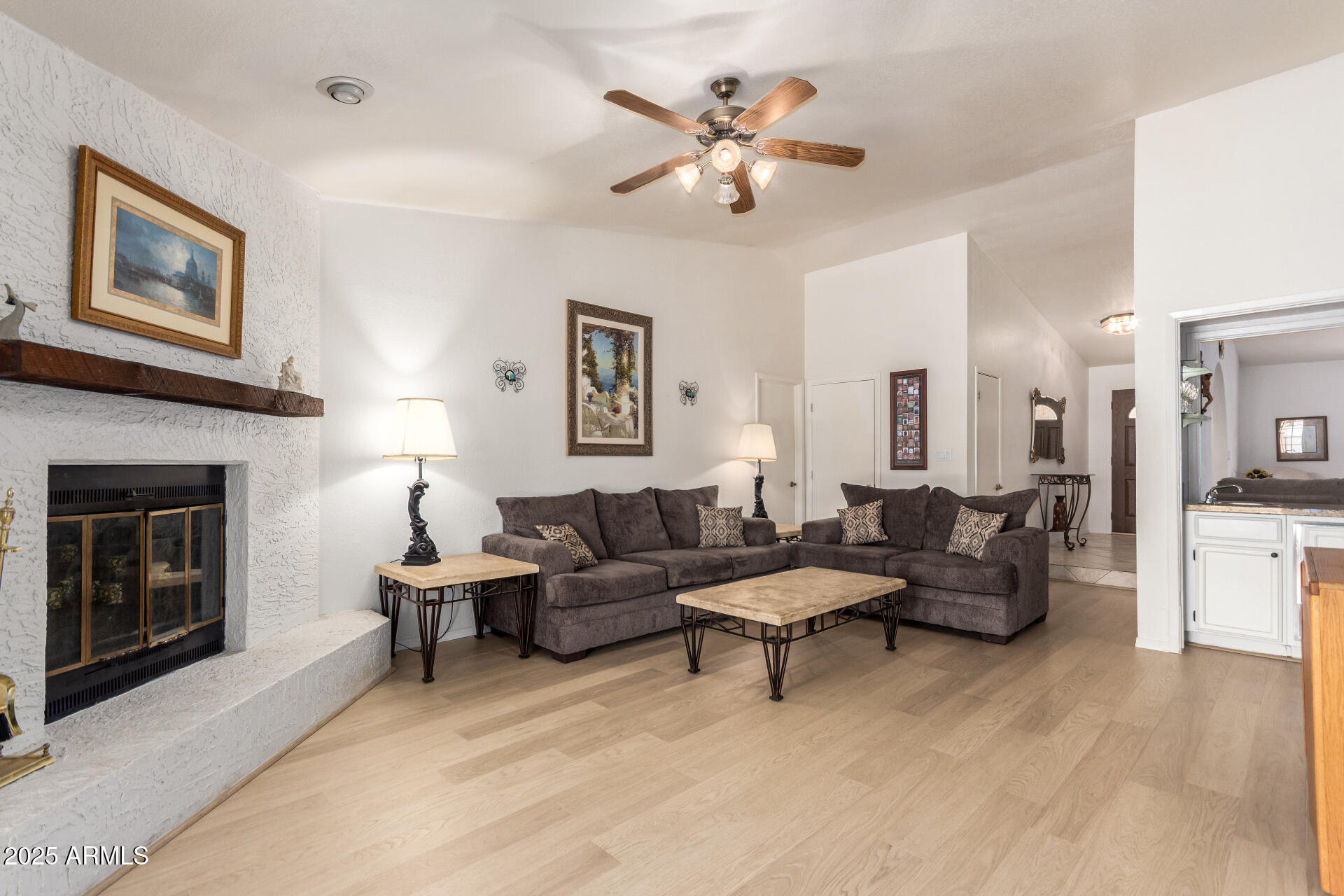 400 W CROFTON Street