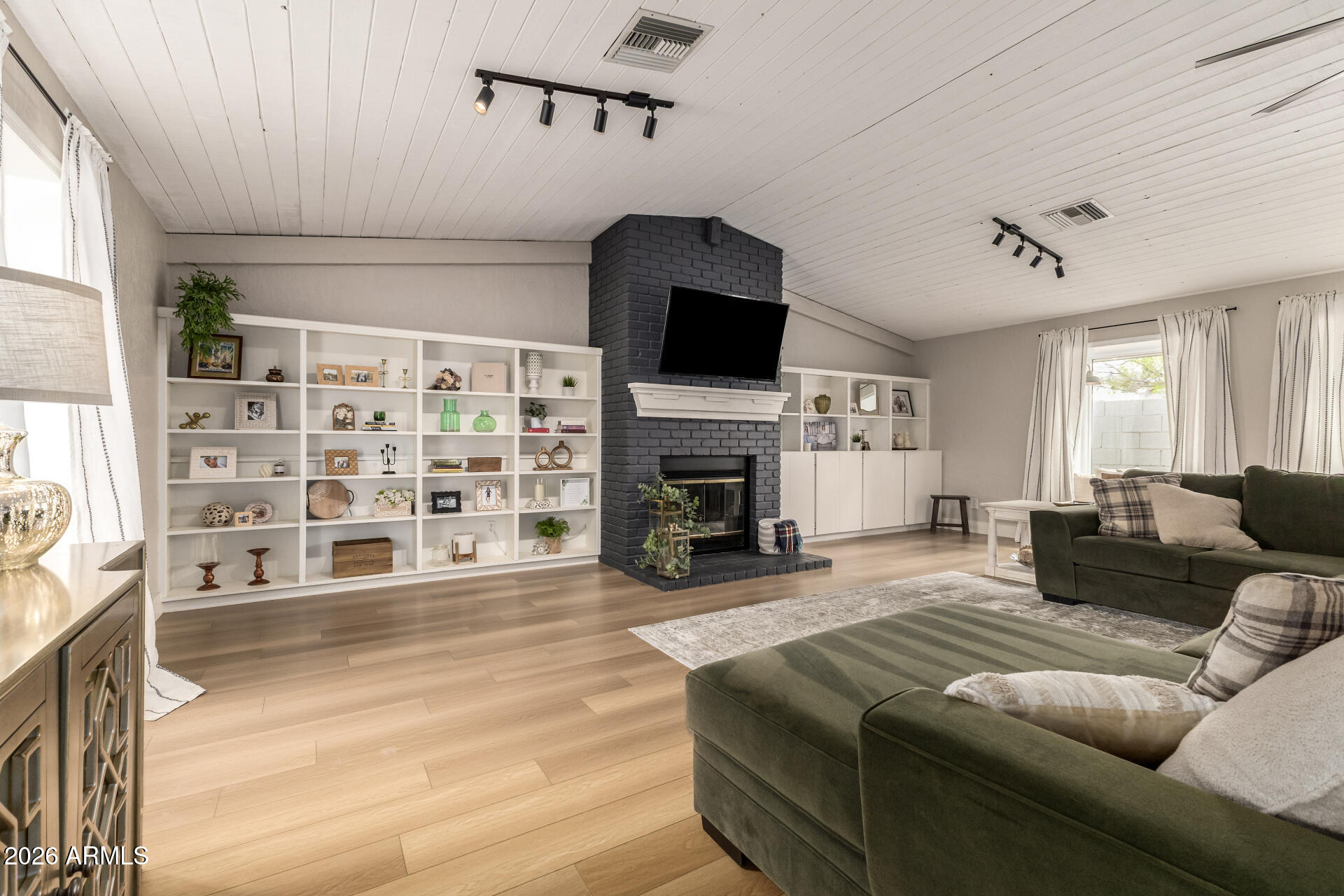 107 S CATALINA Street