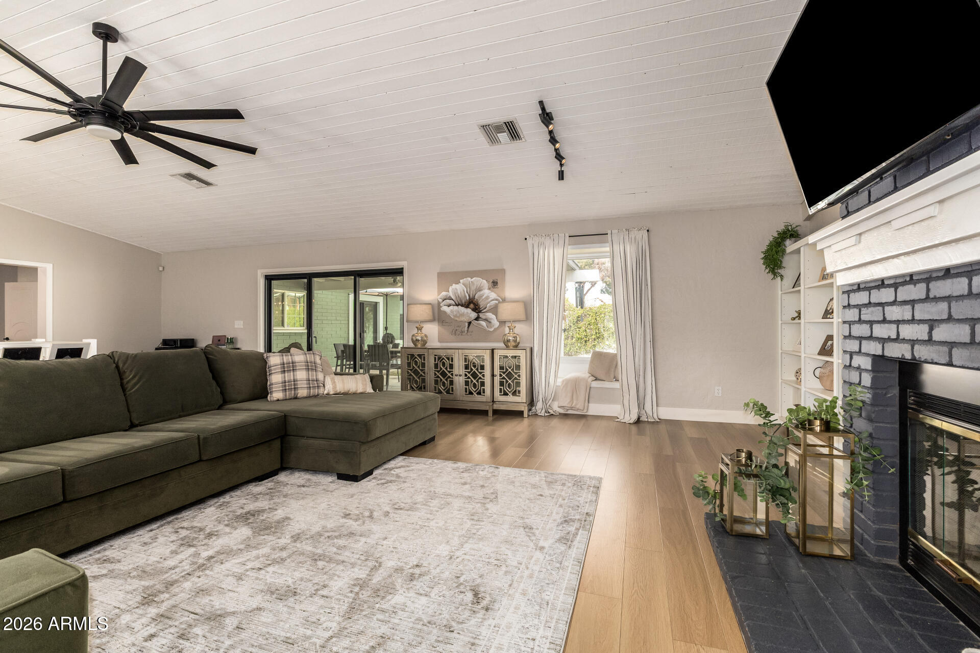 107 S CATALINA Street