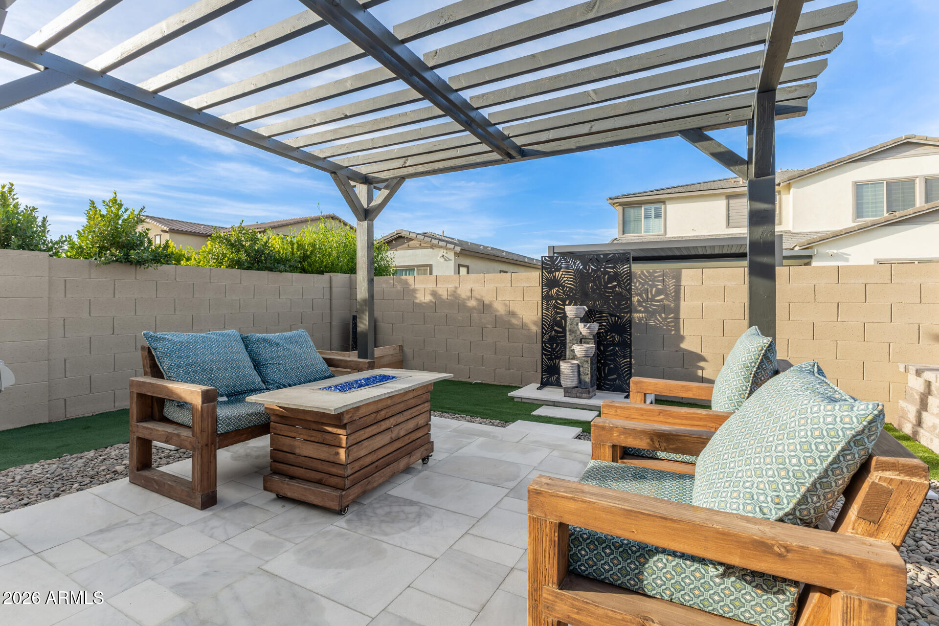 1326 E NARROWLEAF Drive