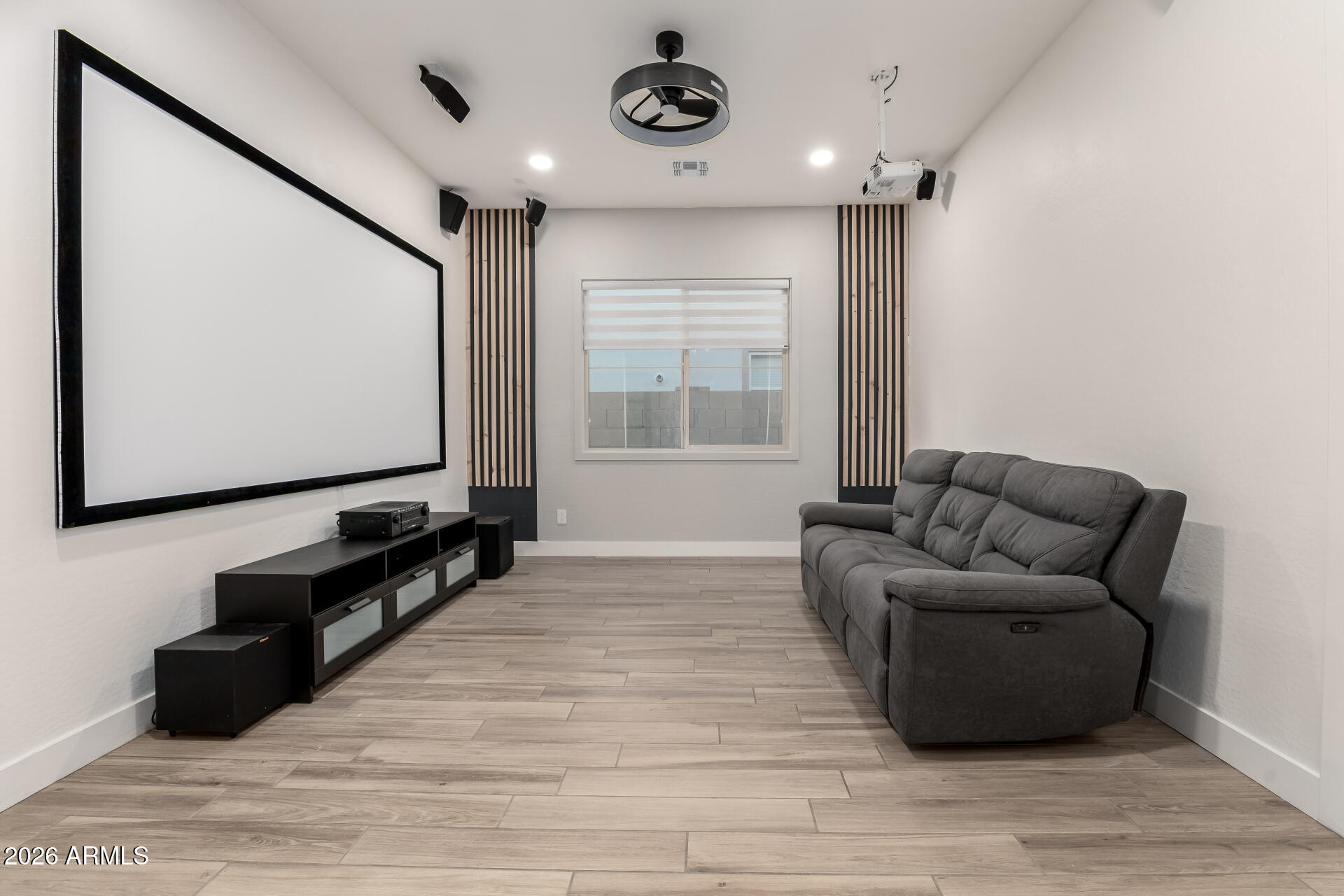 1326 E NARROWLEAF Drive