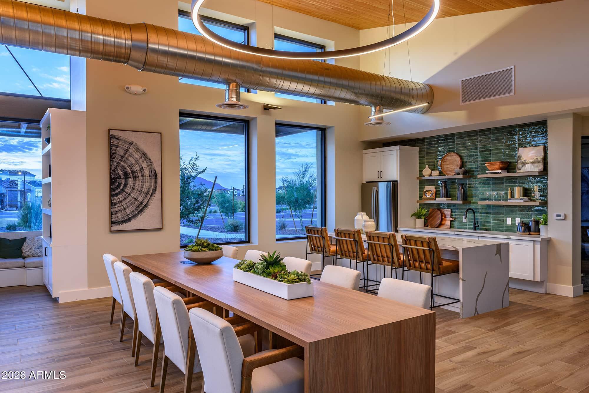 1326 E NARROWLEAF Drive