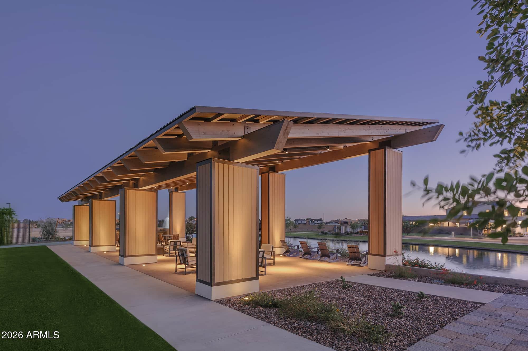 1326 E NARROWLEAF Drive