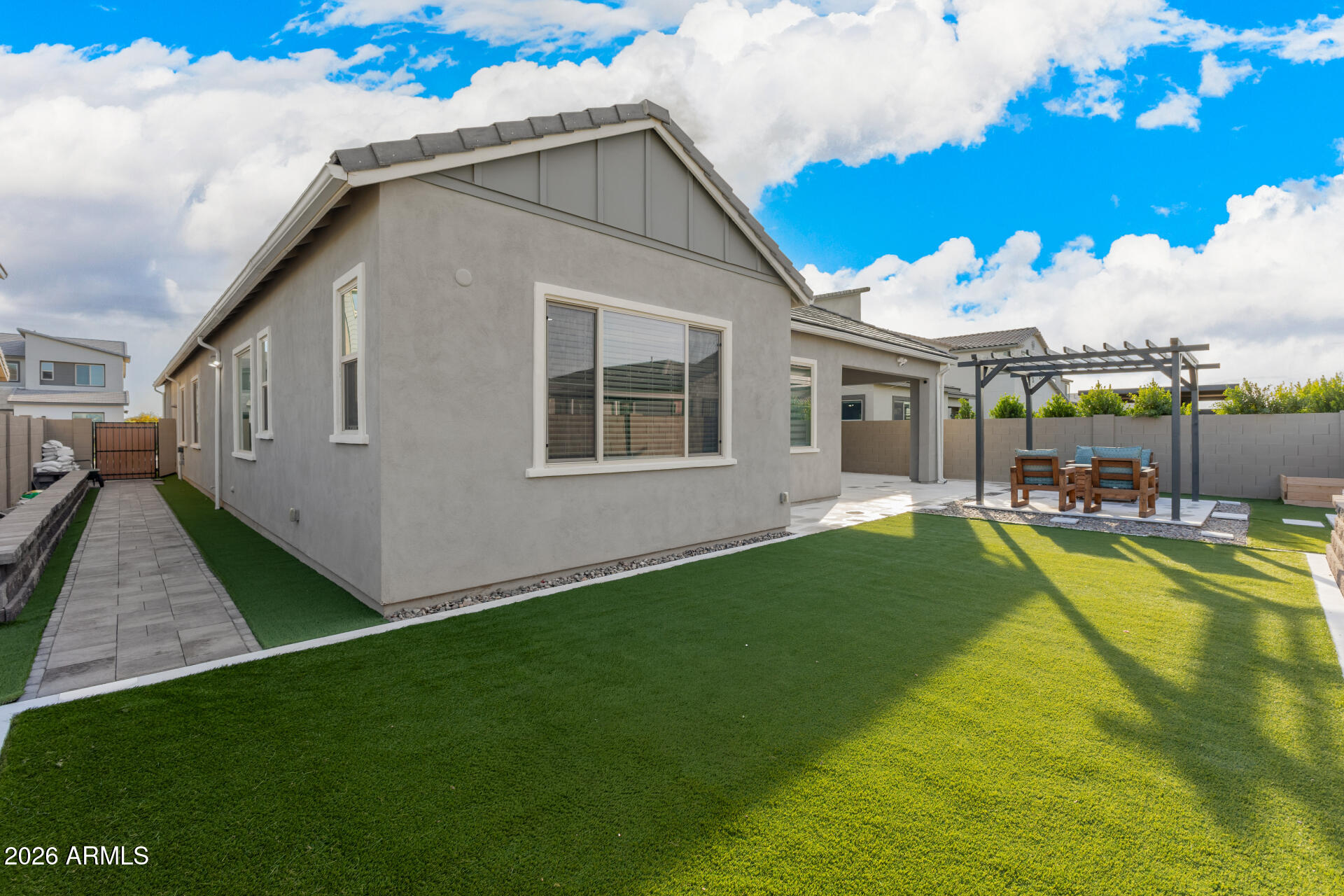 1326 E NARROWLEAF Drive