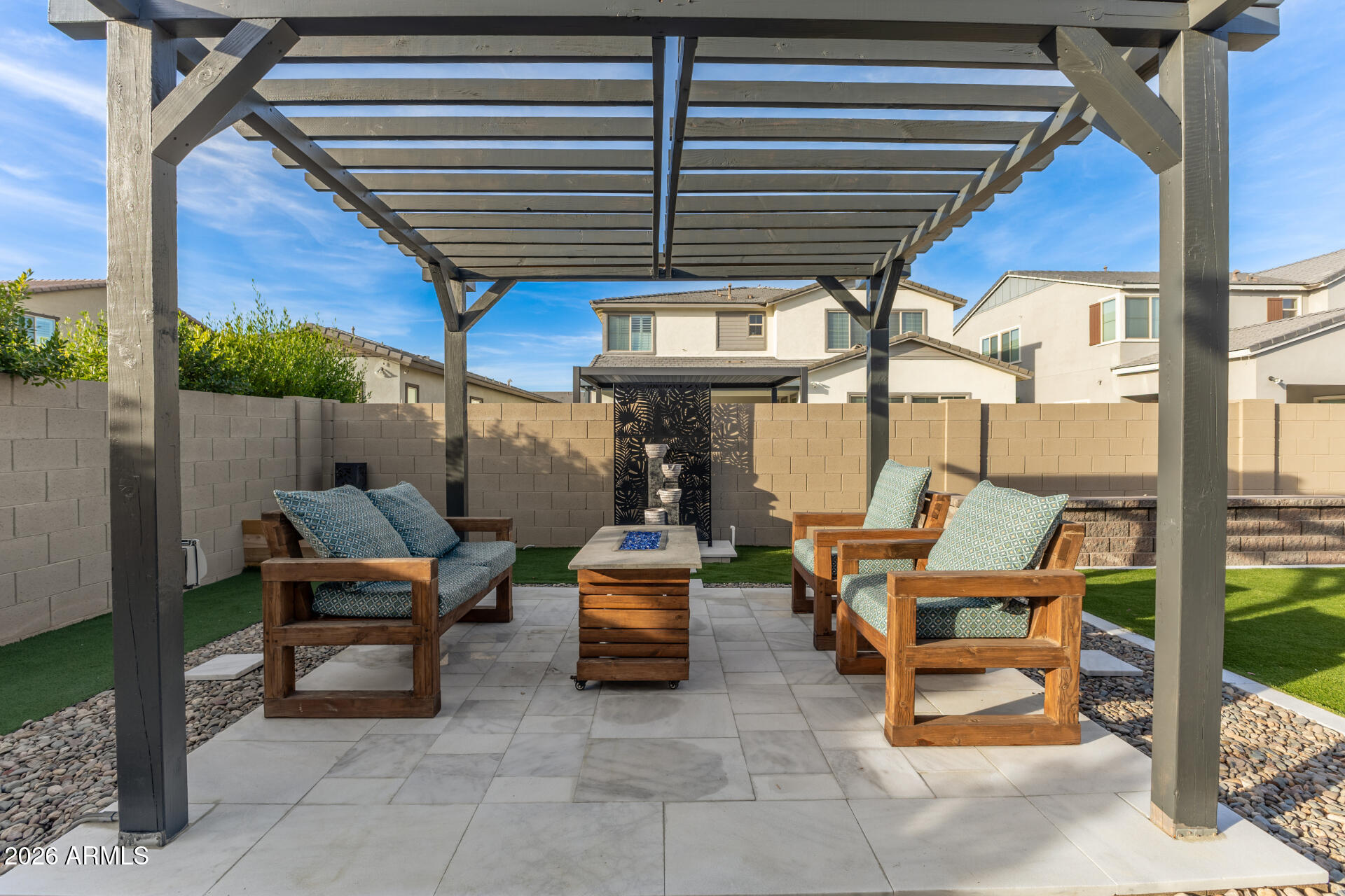 1326 E NARROWLEAF Drive