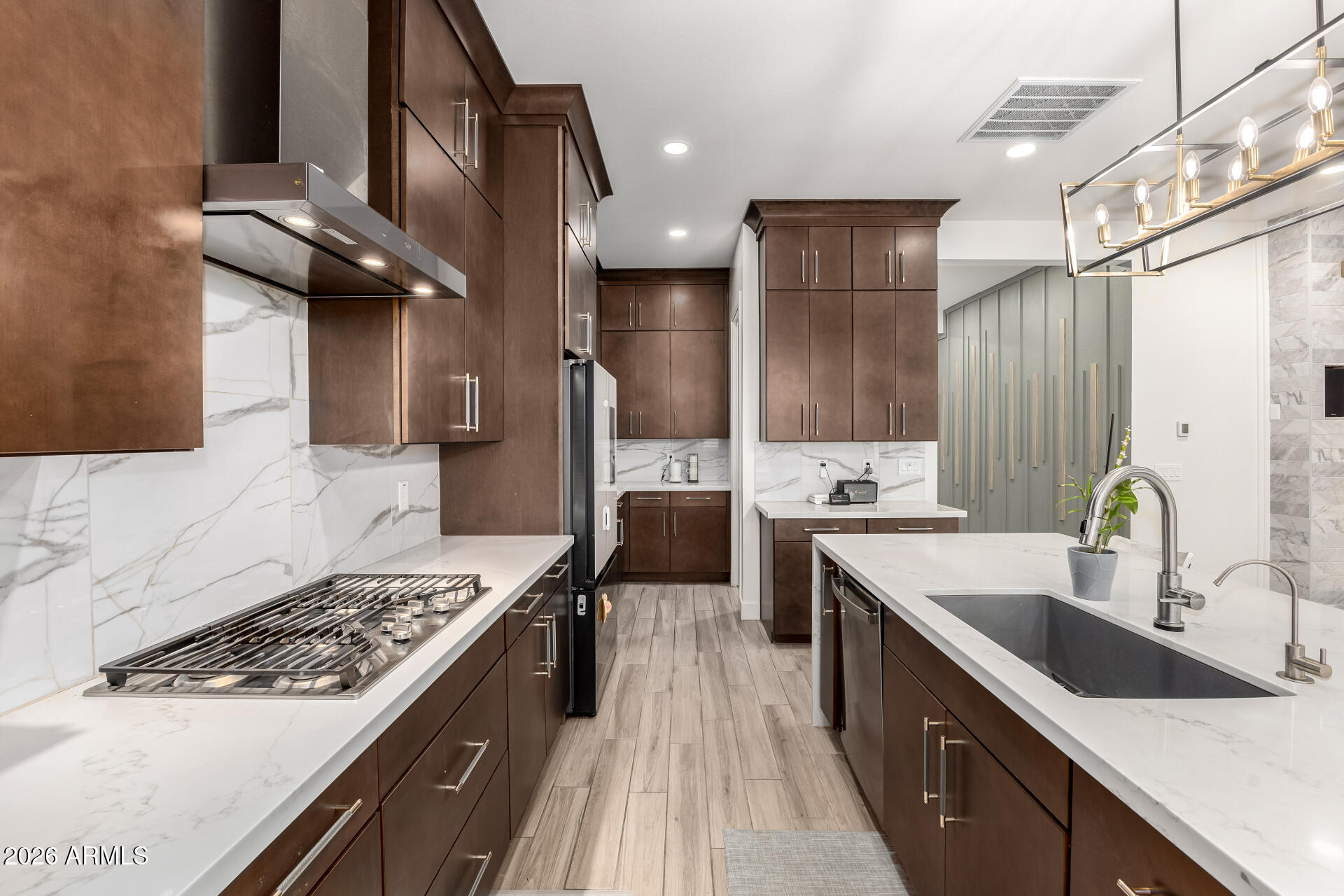 1326 E NARROWLEAF Drive