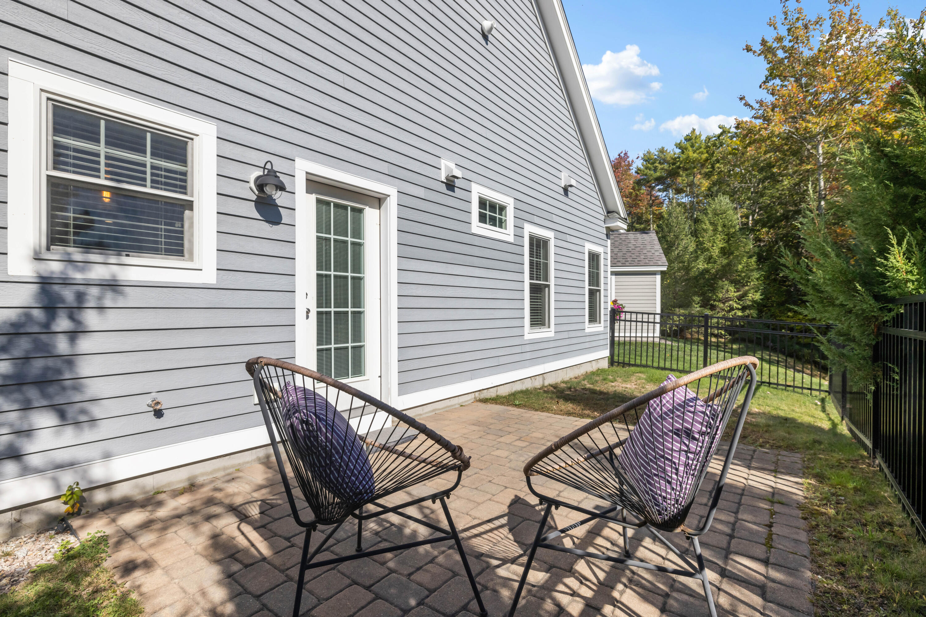 16 Sunrise Lane, 38