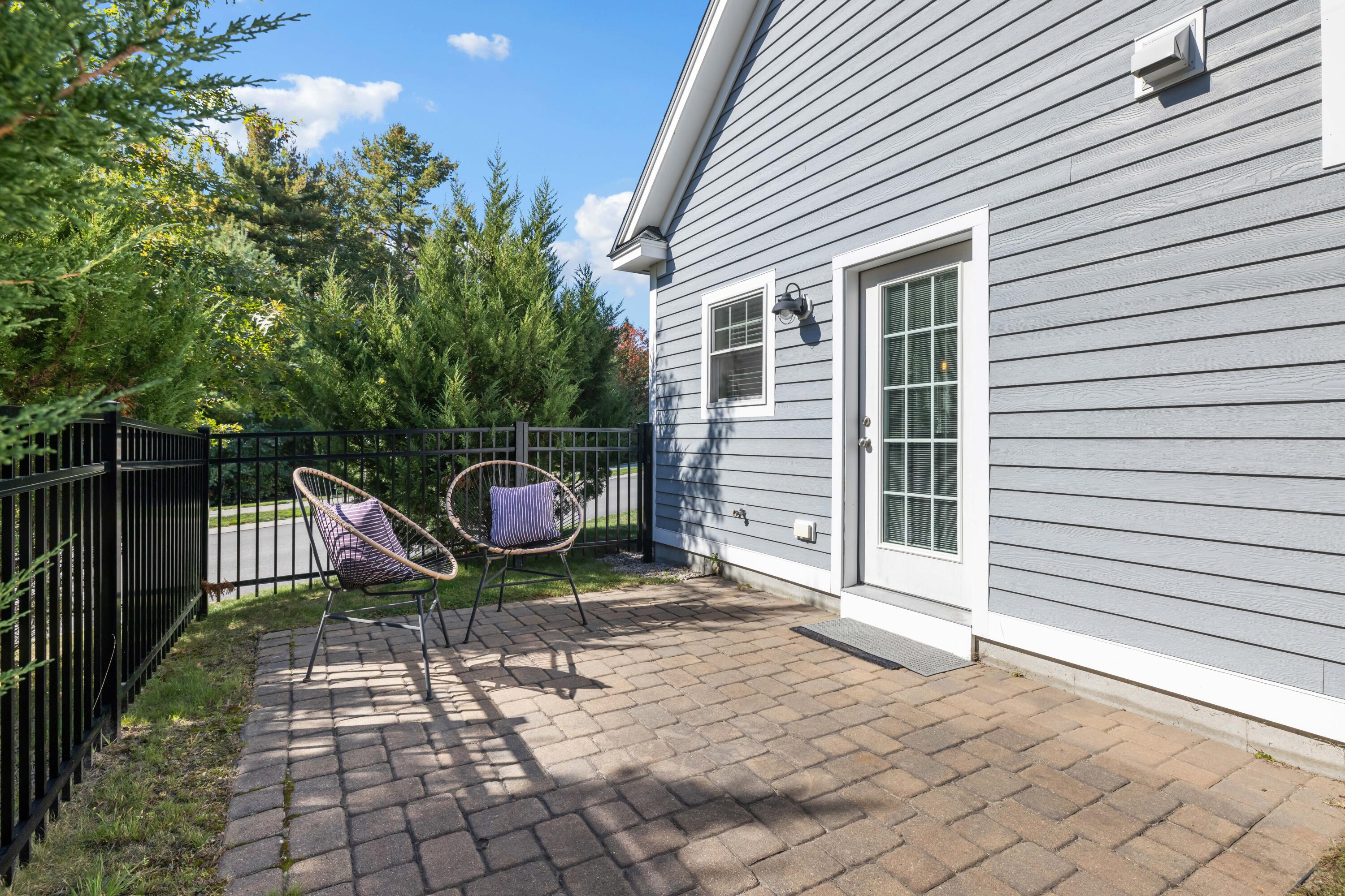 16 Sunrise Lane, 38