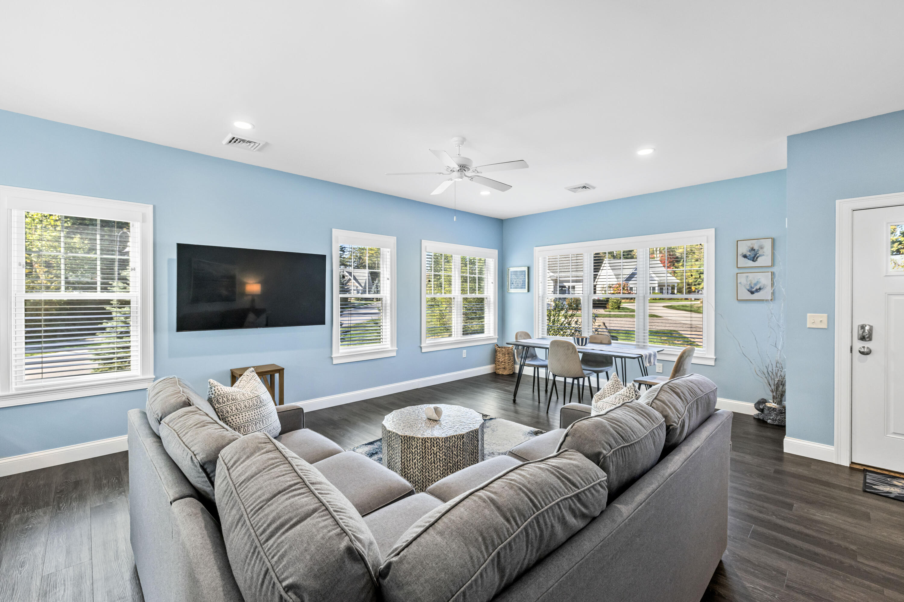 16 Sunrise Lane, 38