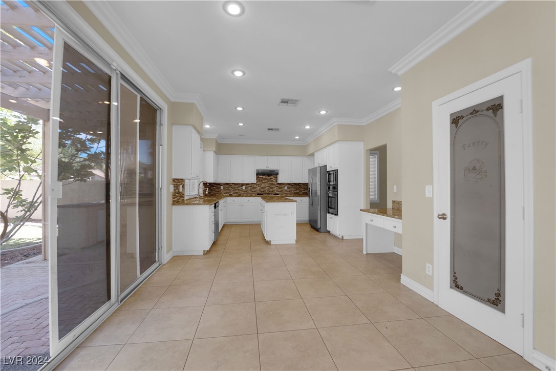 812 Canterbury Cross Place