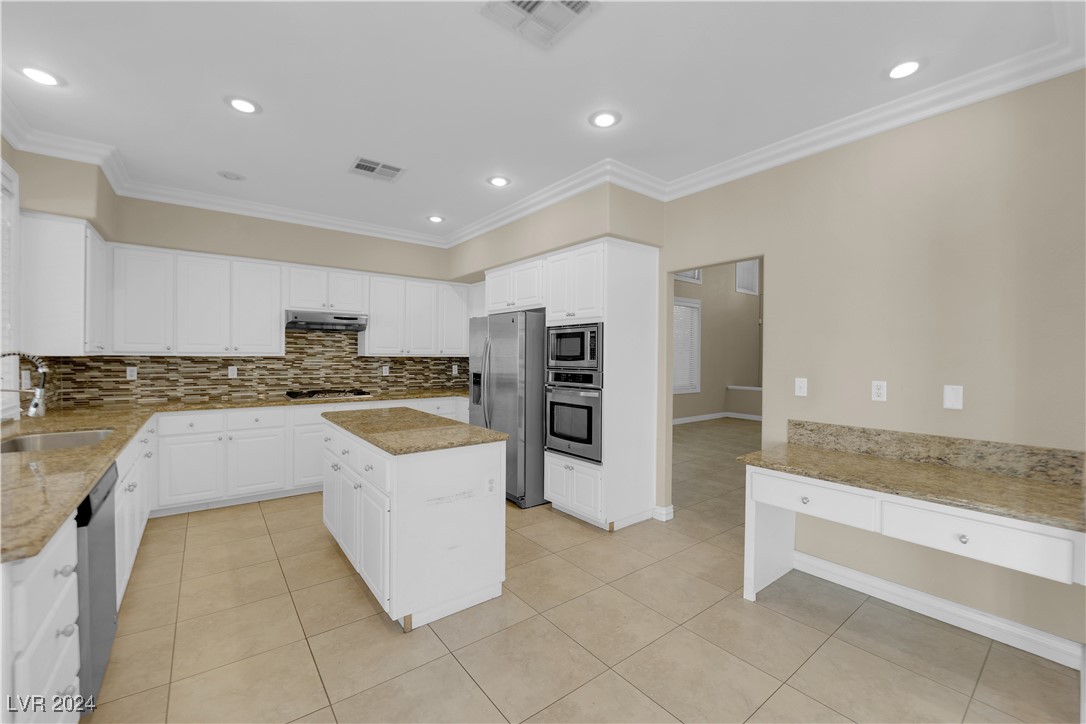 812 Canterbury Cross Place