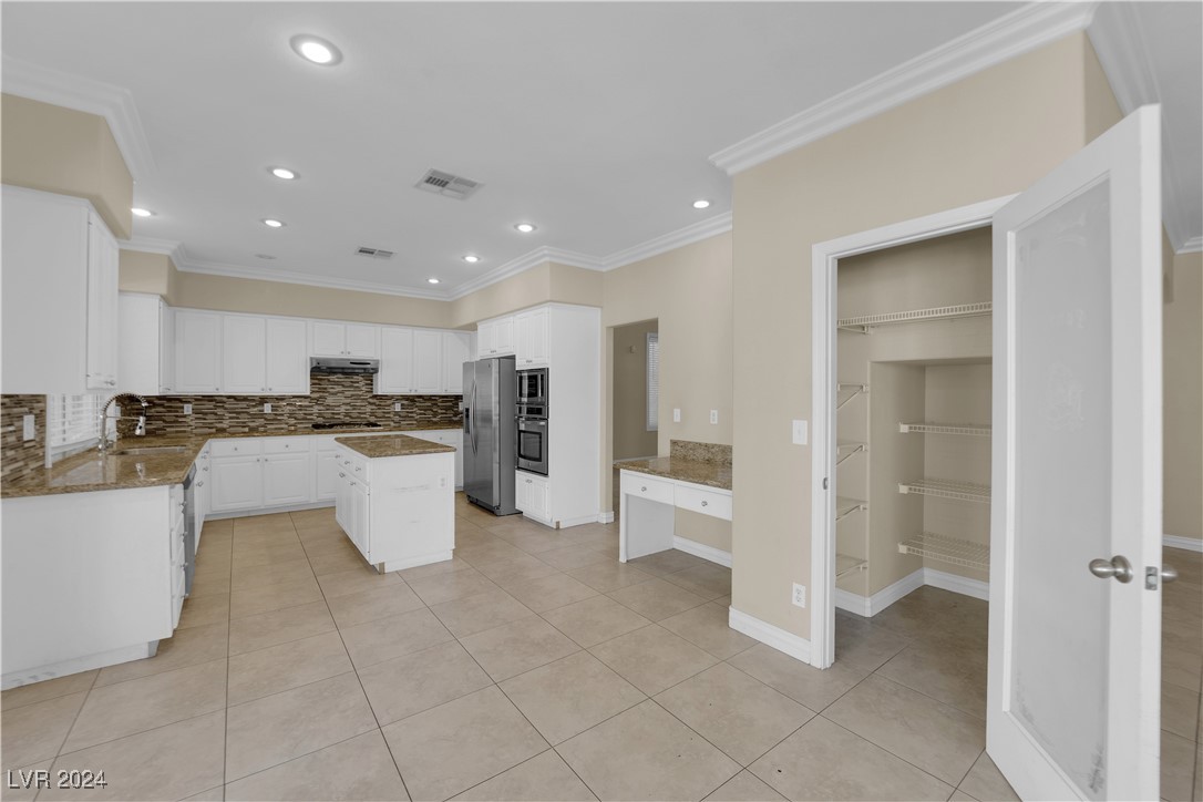 812 Canterbury Cross Place