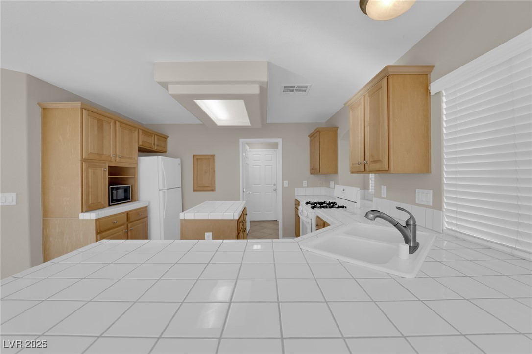 7640 Ribbon Garland Court