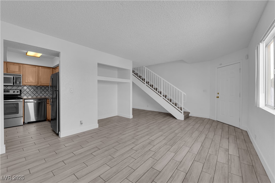 100 South Crestline Drive 17