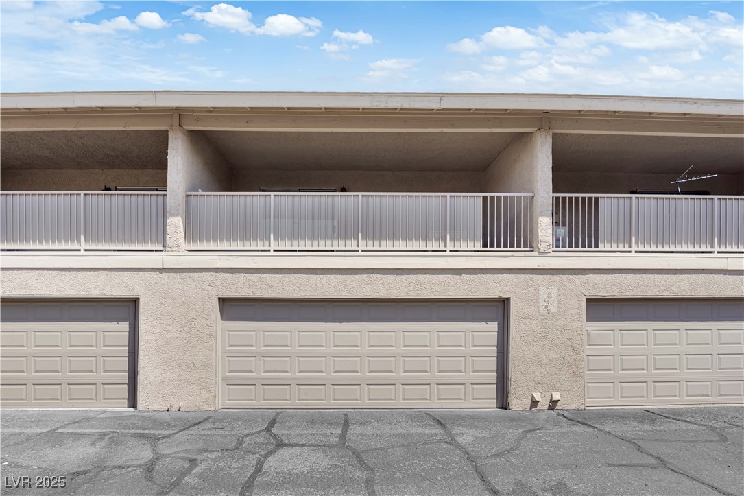 100 South Crestline Drive 17