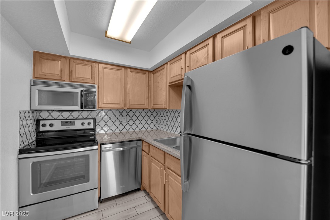 100 South Crestline Drive 17