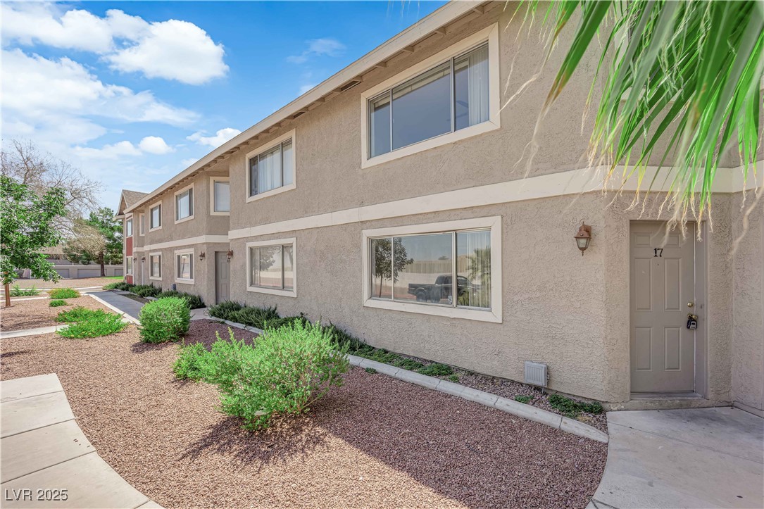 100 South Crestline Drive 17