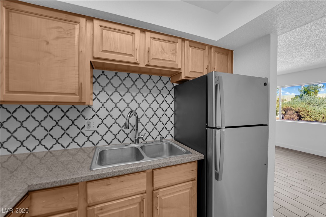 100 South Crestline Drive 17