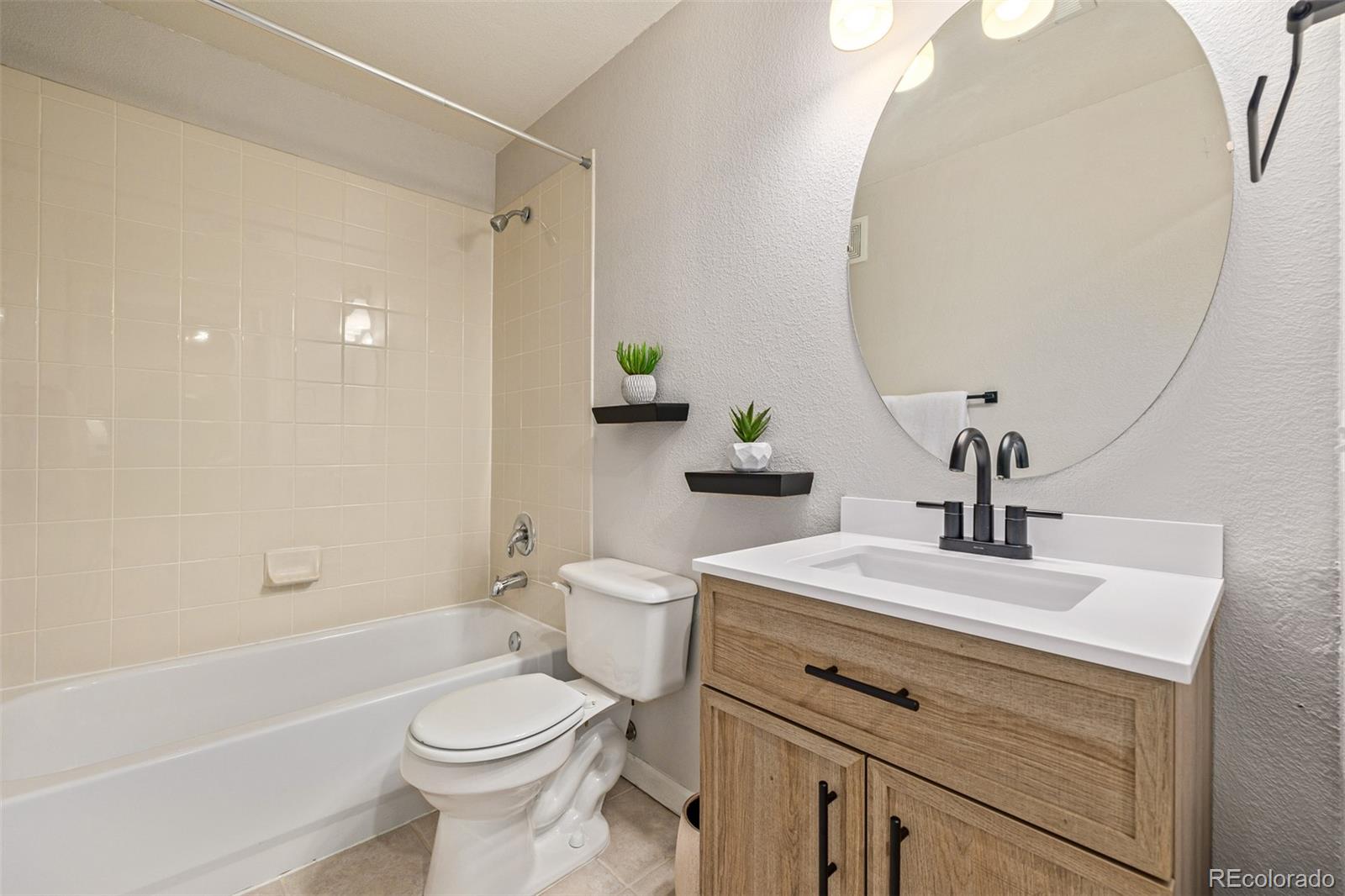 1747 N Pearl Street Unit: 207