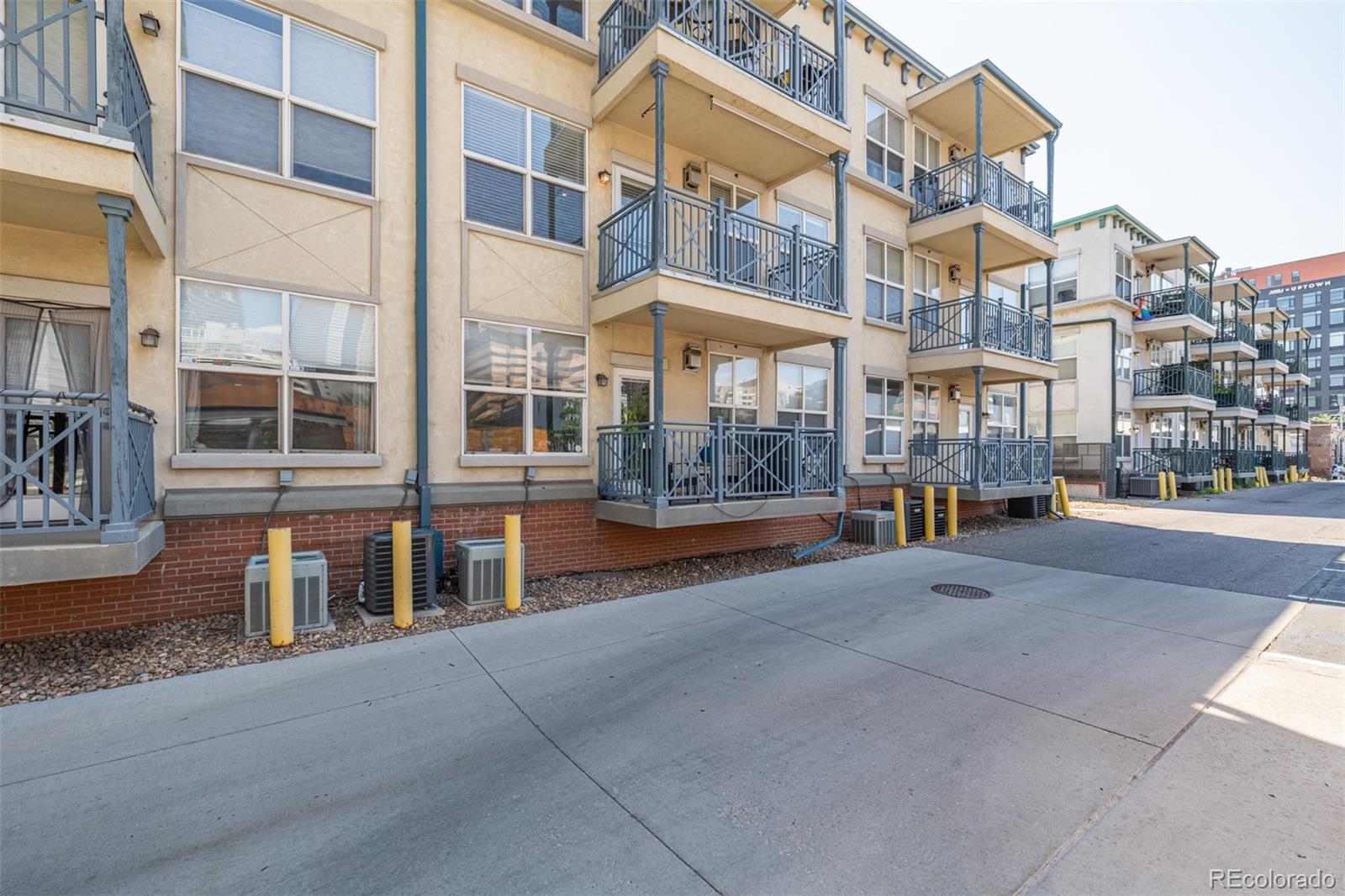 1747 N Pearl Street Unit: 207