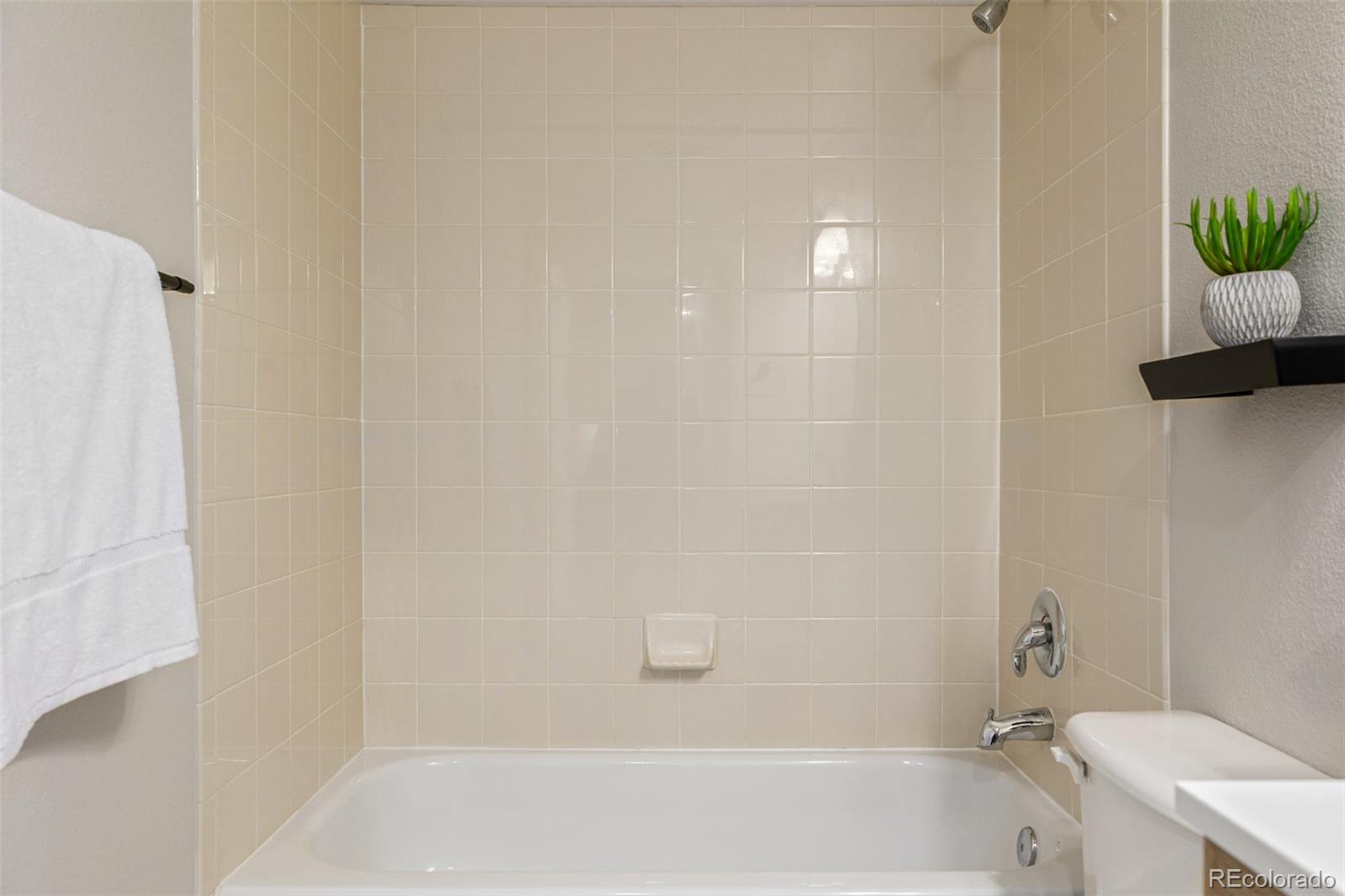 1747 N Pearl Street Unit: 207