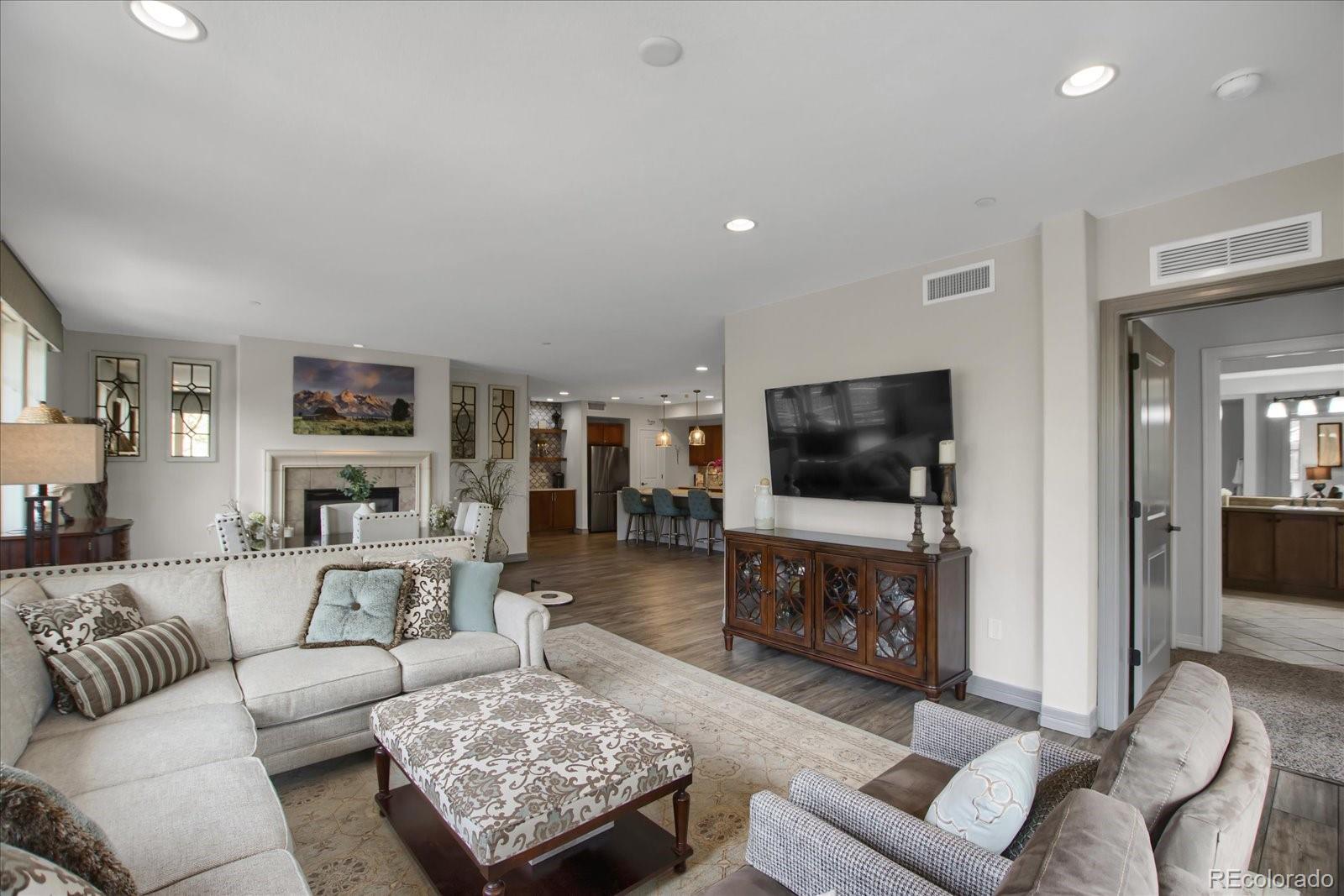 85 Rampart Way Unit: 206