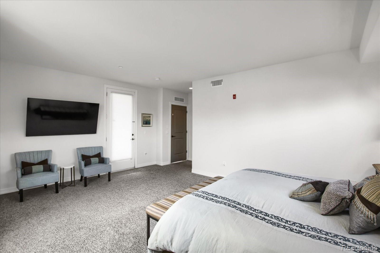 85 Rampart Way Unit: 206