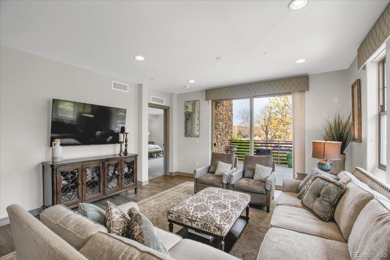 85 Rampart Way Unit: 206