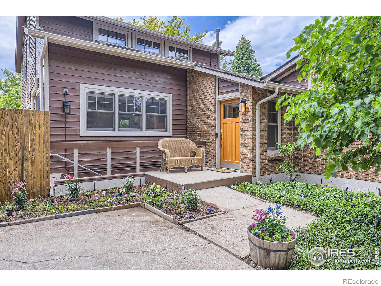 2242 Juniper Court