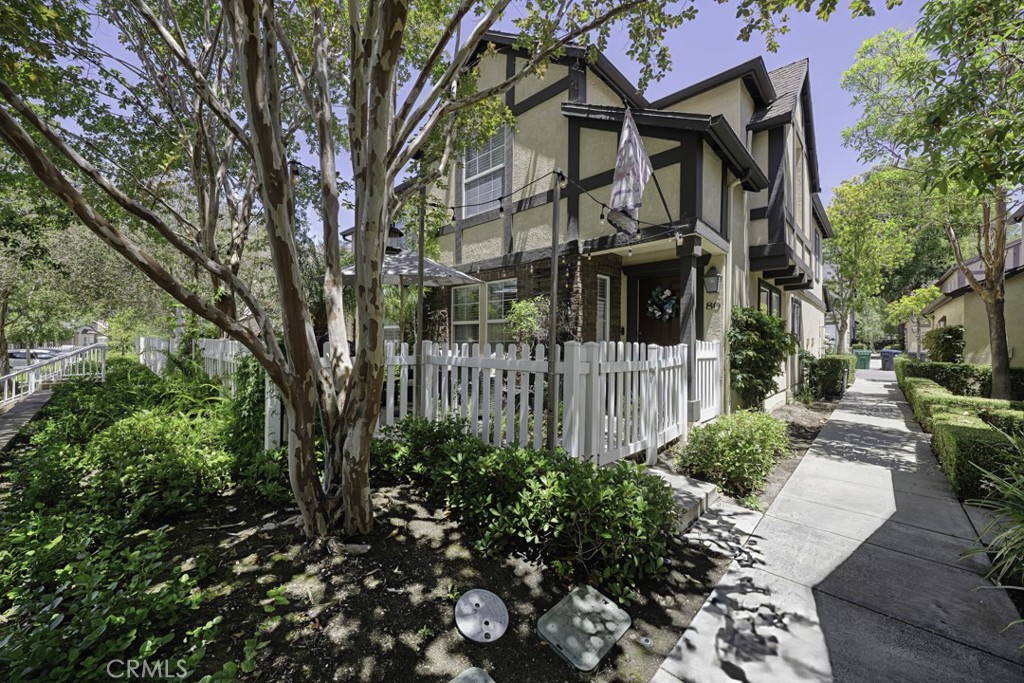 80 Three Vines Court