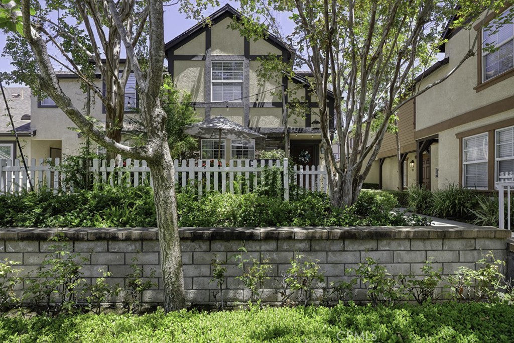 80 Three Vines Court