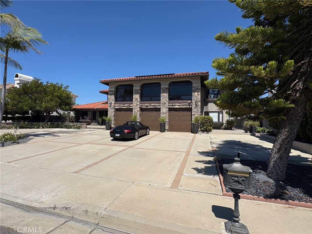 868 Avenida Acapulco