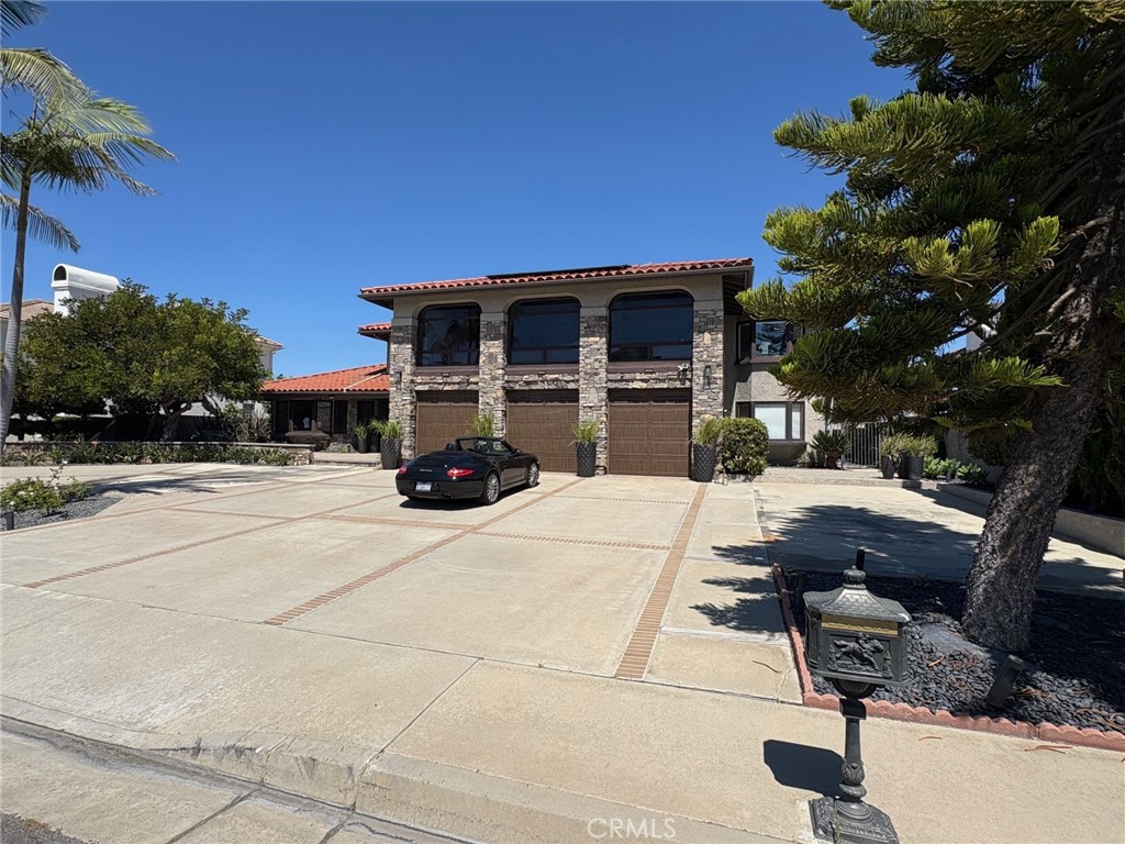 868 Avenida Acapulco