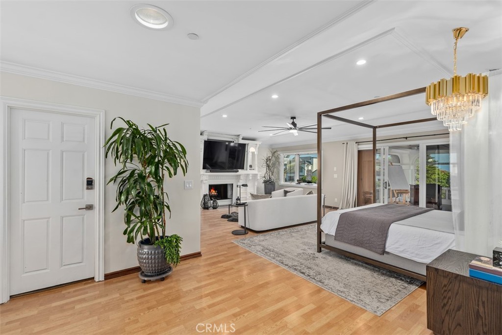 868 Avenida Acapulco