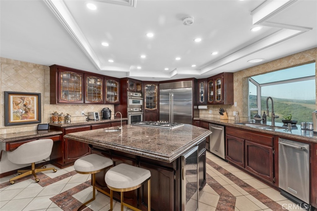 868 Avenida Acapulco