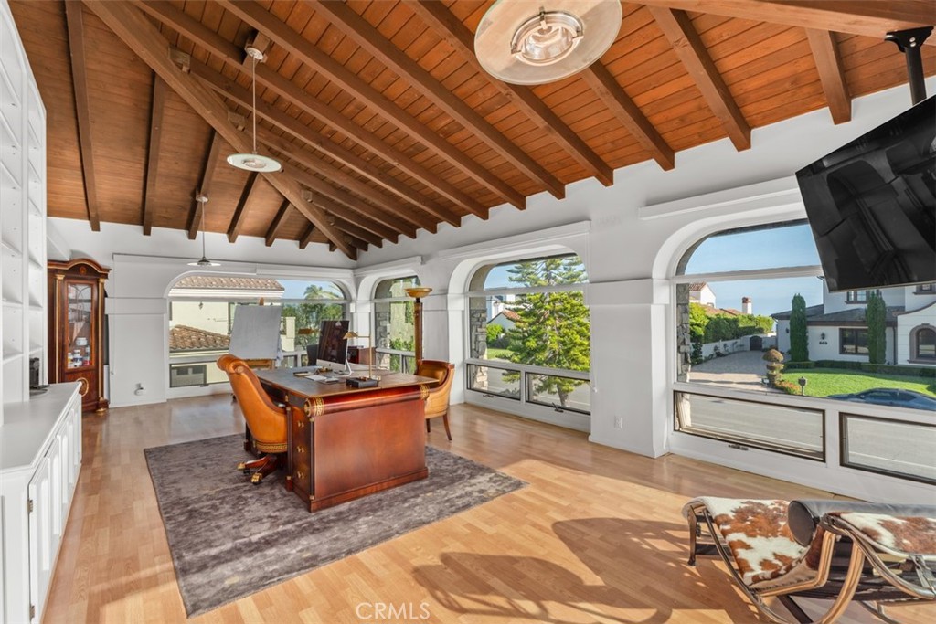 868 Avenida Acapulco