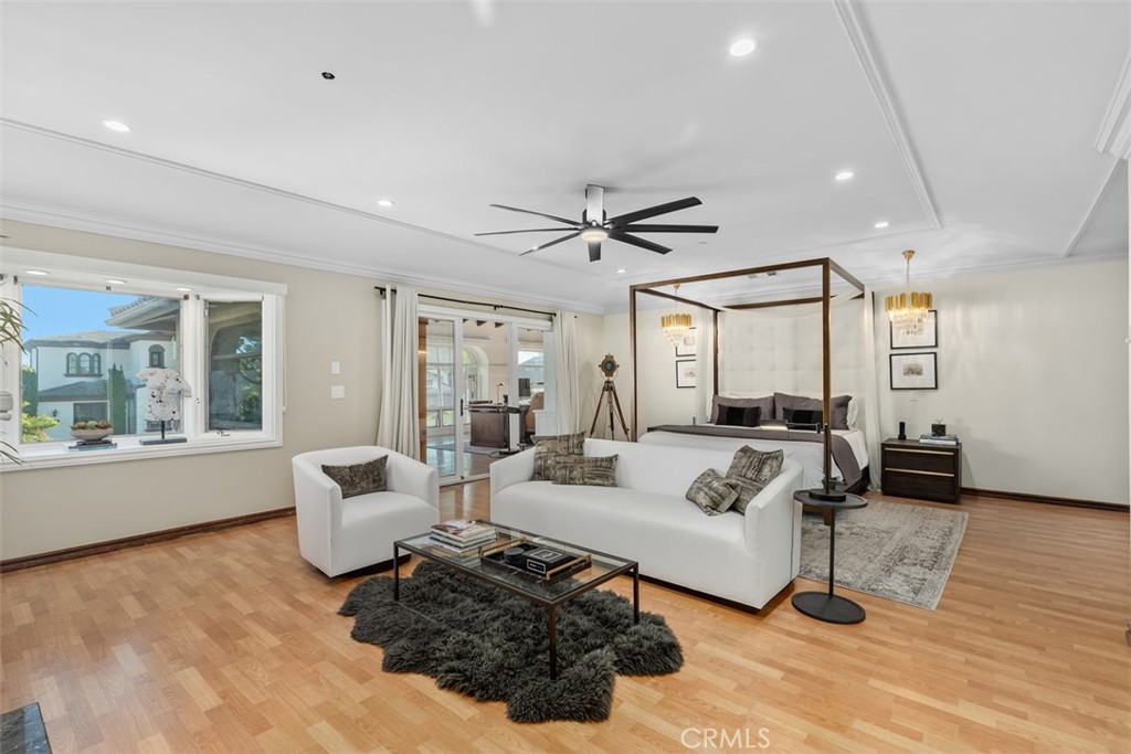 868 Avenida Acapulco