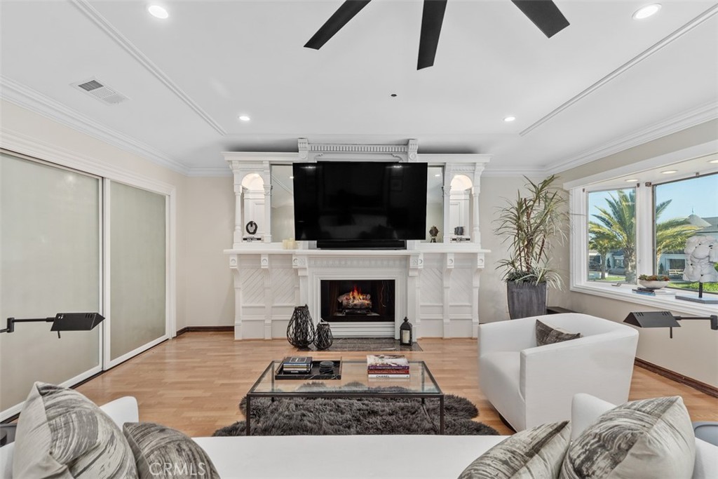 868 Avenida Acapulco