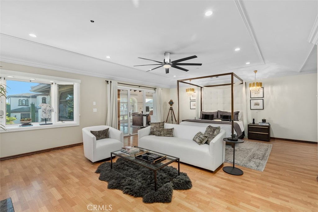 868 Avenida Acapulco