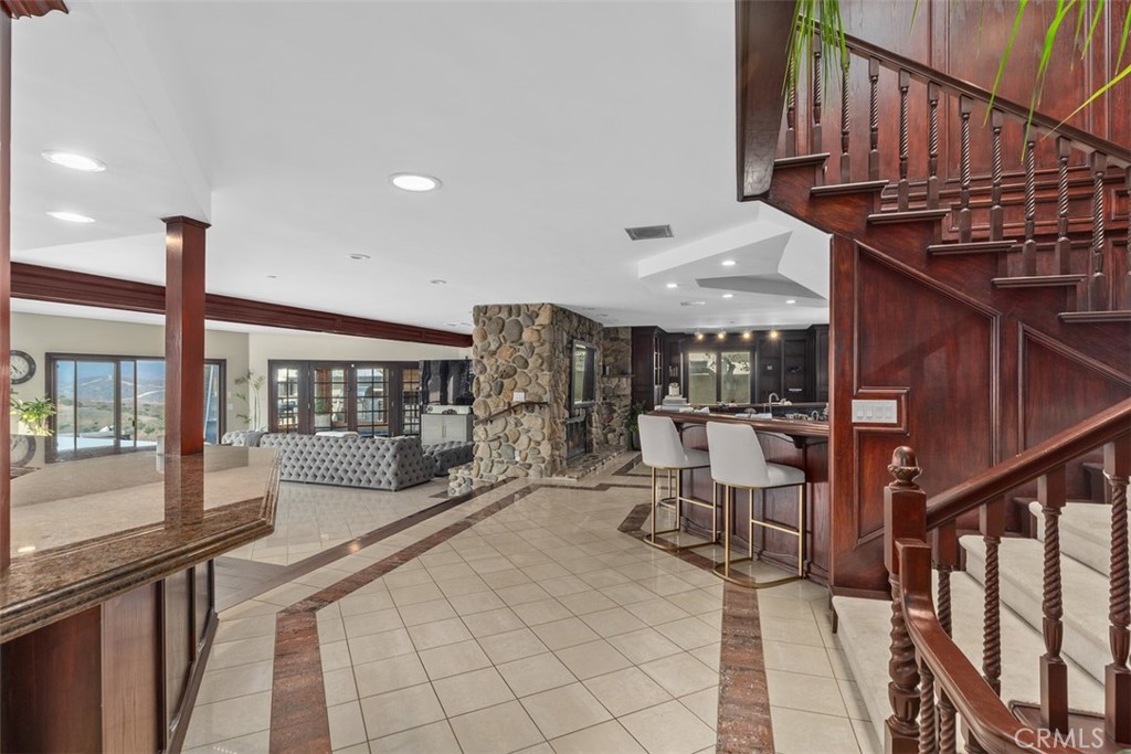 868 Avenida Acapulco